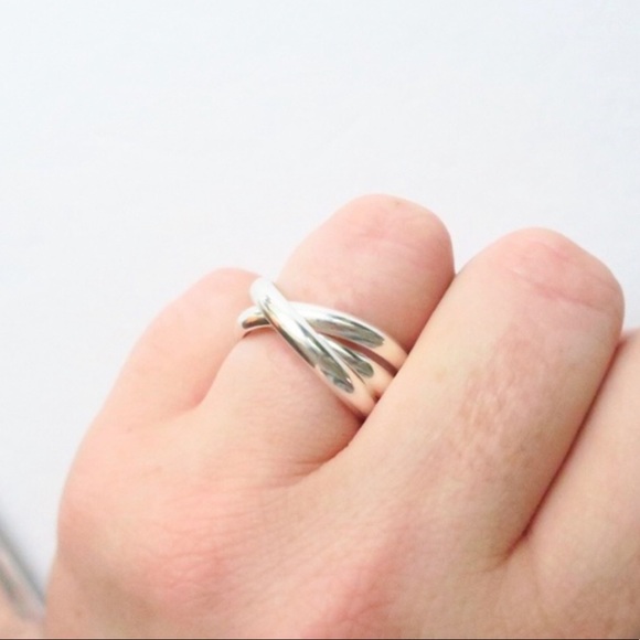 Jewelry - New Sterling Silver Looped ring